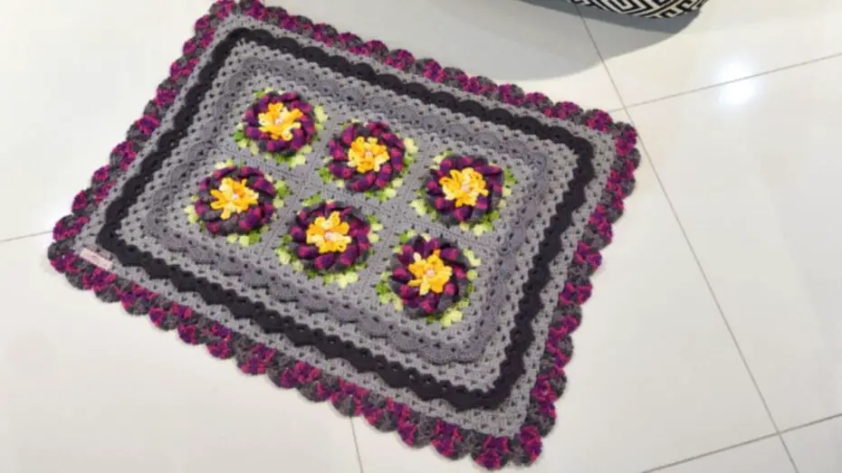 Conheça o passo a passo de um tapete diferente de crochê: o flor magia